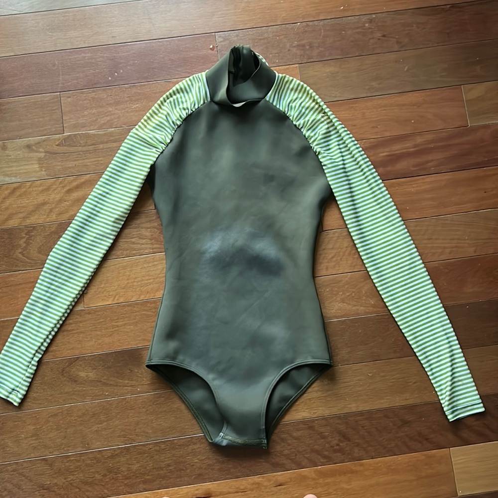 Seea Gaviotas surf suit, small!